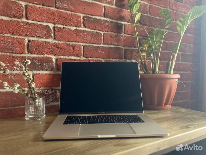 Apple MacBook Pro 15 2018 16/512/i7, pro 560x