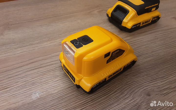 Фонарь на аккумулятор DeWalt светодиодный 18v