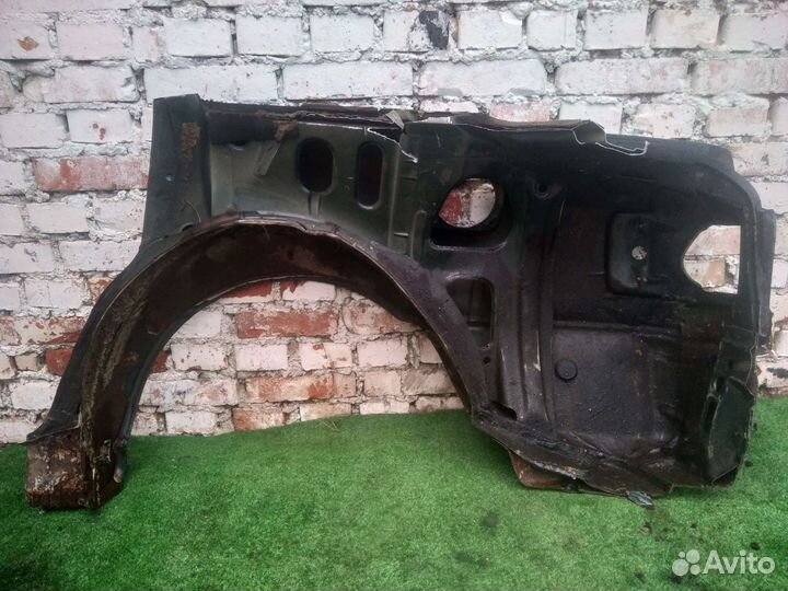 Крыло заднее правое Audi 80 b3