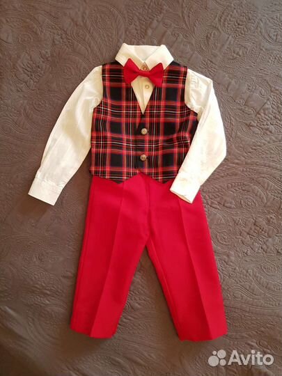 Костюм классический тройка на мальчика 92 мало бу