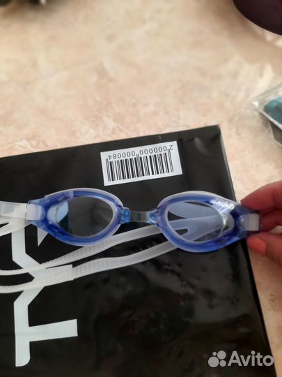 Шапка и очки для плавания