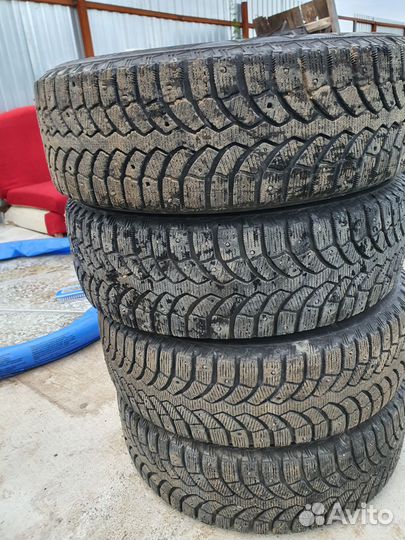 Bridgestone Blizzak Spike-02 185/65 R15