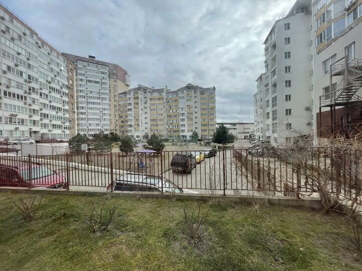 1-к. квартира, 52 м², 1/12 эт.
