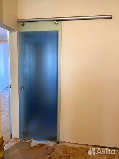 Дверное ограждение из ударопрочного стекла