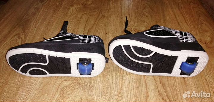 Кроссовки с колёсиками