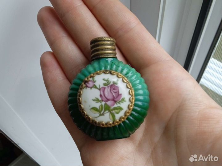 Старинные флаконы от духов