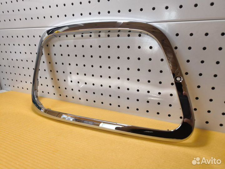 Молдинг фары правой Mercedes Actros Mp3