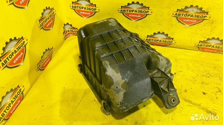 Корпус воздушного фильтра Volkswagen Passat B5