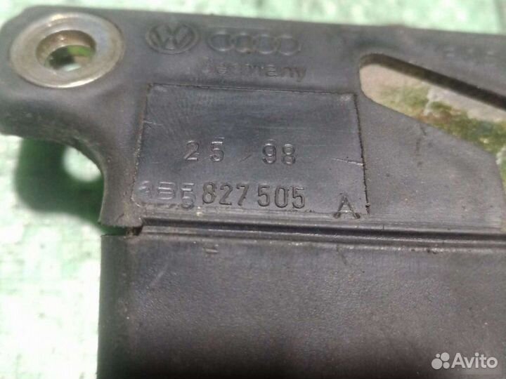 Замок багажника Volkswagen Passat B5