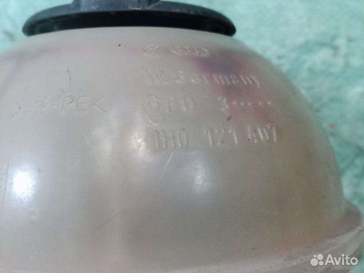 Расширительный бачок Volkswagen Vento