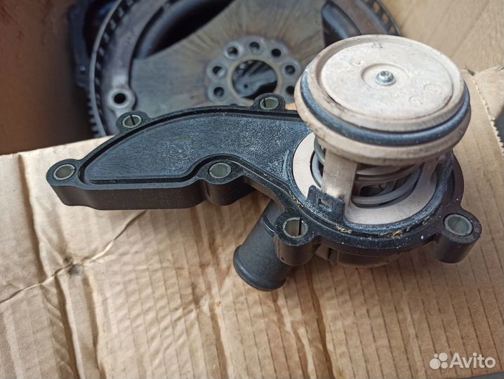 Термостат Audi 06E121111