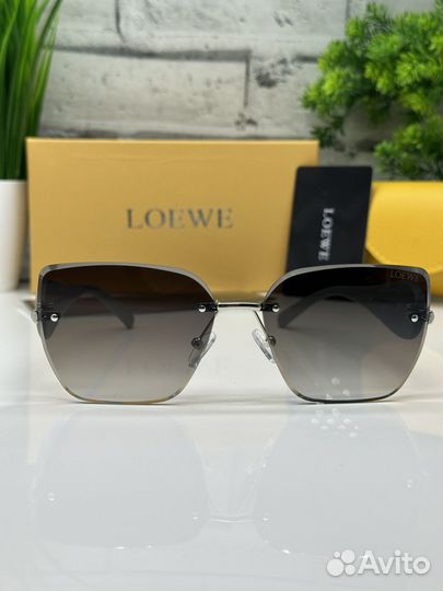 Солнцезащитные очки женские Loewe