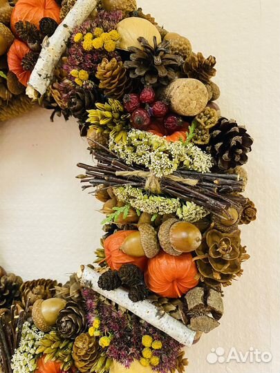Осенний венок на дверь с физалисом