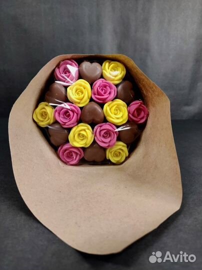 Шоколадные Розы и Сердца - 19 шт в Букете
