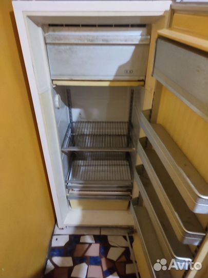 Продам холодильник ЗИЛ в рабочем состоянии