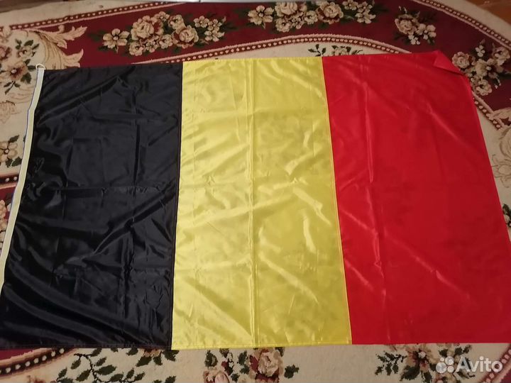 Флаги Канады и Бельгии