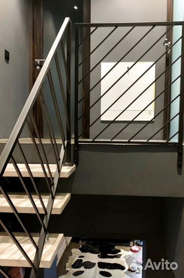 Лестница с забежными ступенями в коттедж