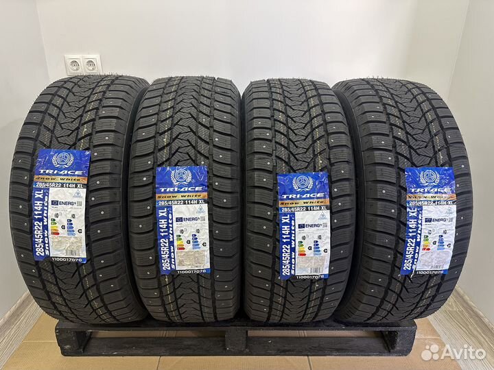 Tri Ace Snow White II Stud 285/45 R22 114H
