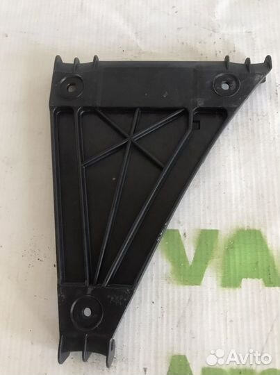 Кронштейн бампера audi a4 b5. 1997г