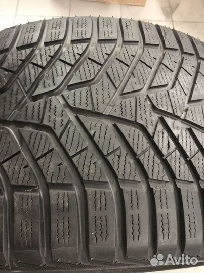 Yokohama BluEarth Winter V905 315/35 R21