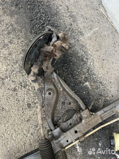 Поворотный кулак L/R Рено Логан 2013 г