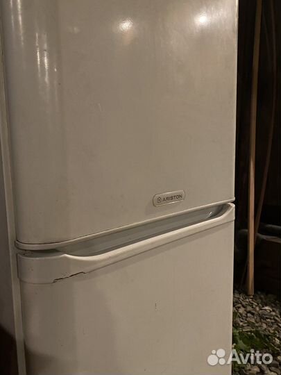 Холодильник ariston