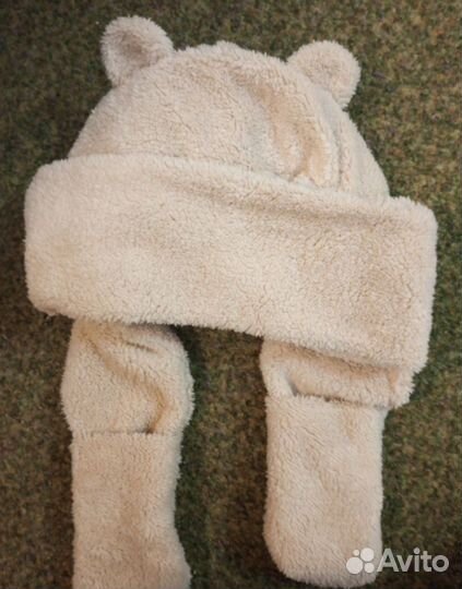 Шапка с ушками, шарфом, варежками