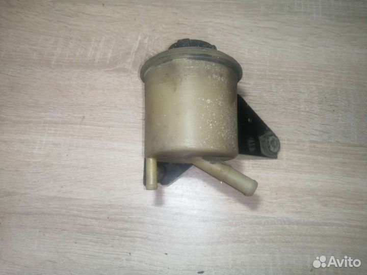 Бачок гур nissan primera p11