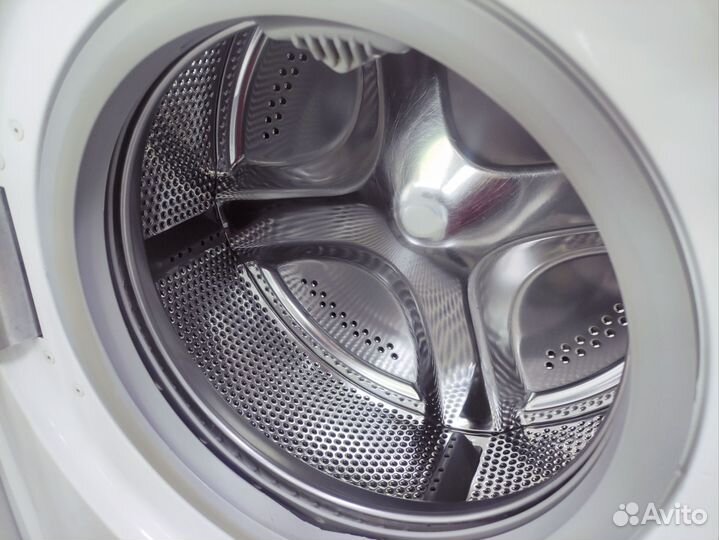 Узкая стиральная машина Zanussi ZWO1101