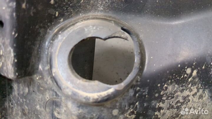 Корпус воздушного фильтра Nissan Navara