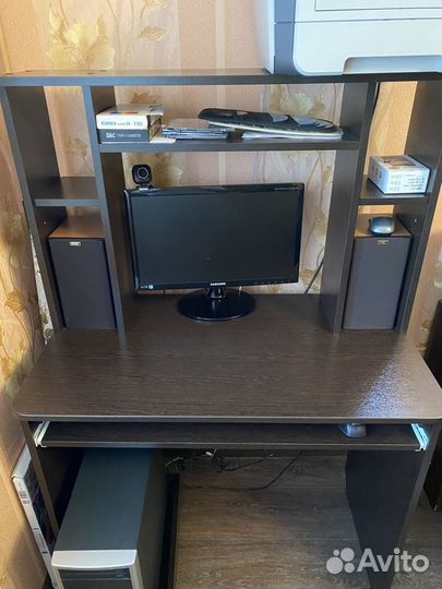 Компьютерный стол