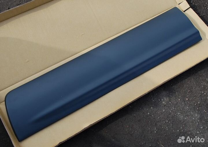 Накладка двери передней правой Forester S11