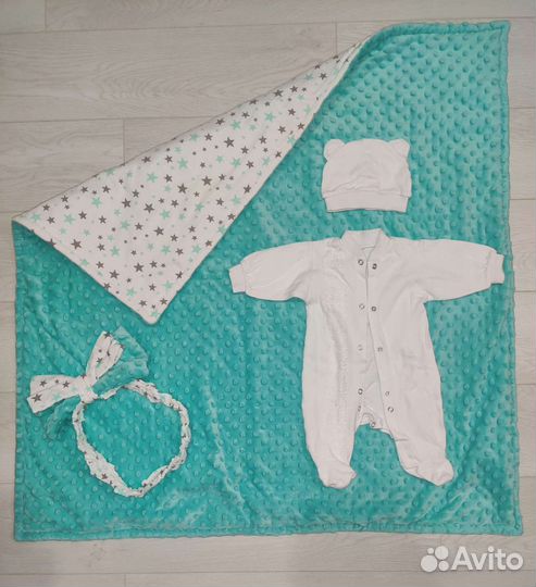 Комплект на выписку, конверт-одеяло+боди и шапочка