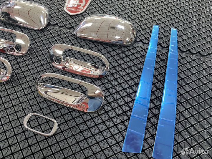 Комплект хромированных накладок Nissan Sunny 2002+