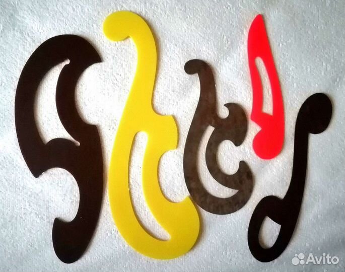 Чертежные треугольники, линейки, лекала, трафареты