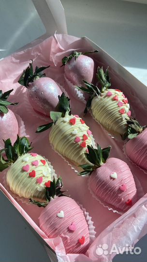 Клубника и фрукты в шоколаде