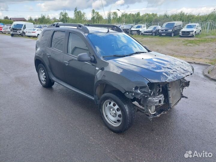Renault Duster 1.6 МТ, 2020, битый, 153 200 км