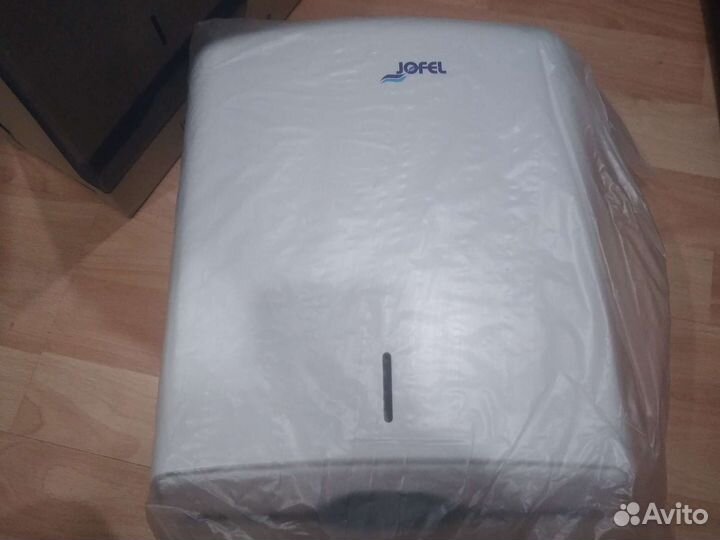 Полотенцедержатель для бумажных