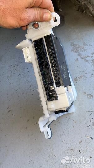 Электрический блок на Toyota Camry V 70 75