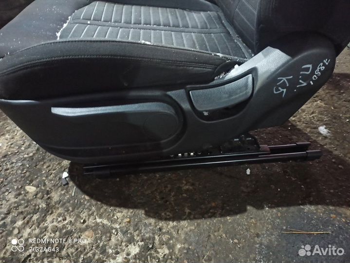 Сиденье (переднее, левое) (Kia K5 III)