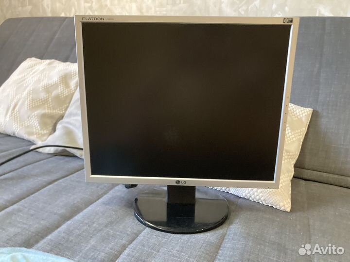 Монитор LG flatron l1933s