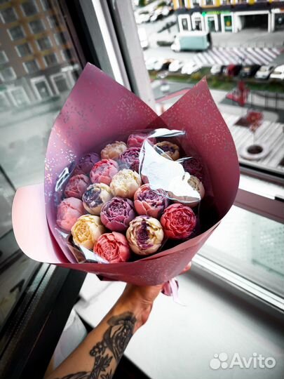 Свежий нежный И В наличии букет пионов