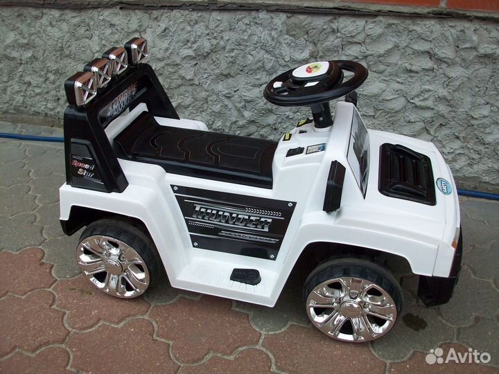 Машина детская электрическая с пультом Ду