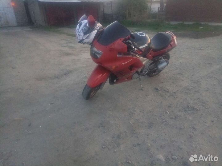 Кавасаки ZZR 400