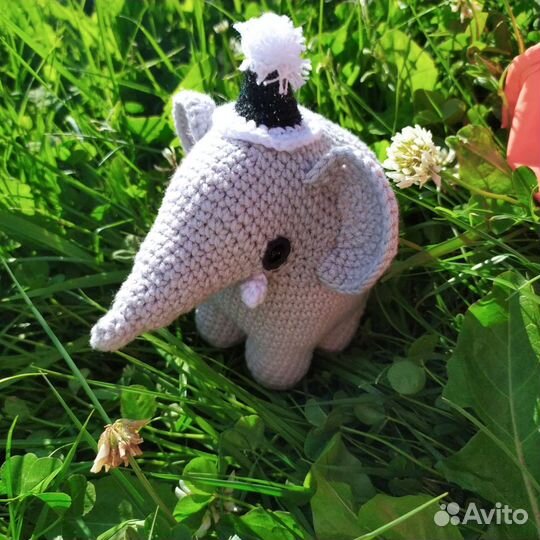 Вязаная игрушка Слоник