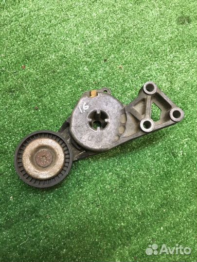 Натяжитель ремня с роликом VW Bora