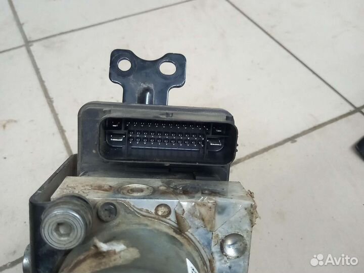 Блок ABS Hyundai ix35 2.0 G4NA
