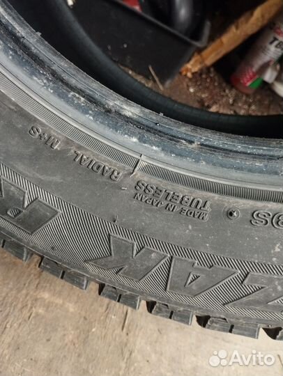 Bridgestone Blizzak Revo 696 235/55 R17 99M