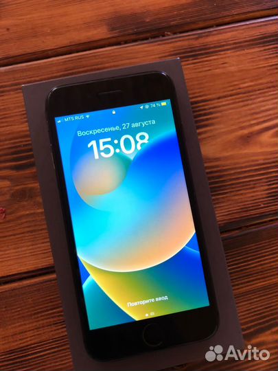 Телефон iPhone 8