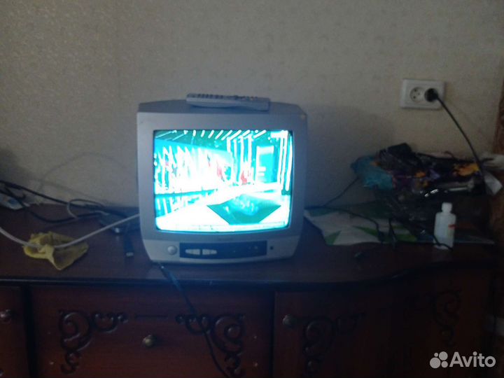 Телевизор и видеомагнитофон